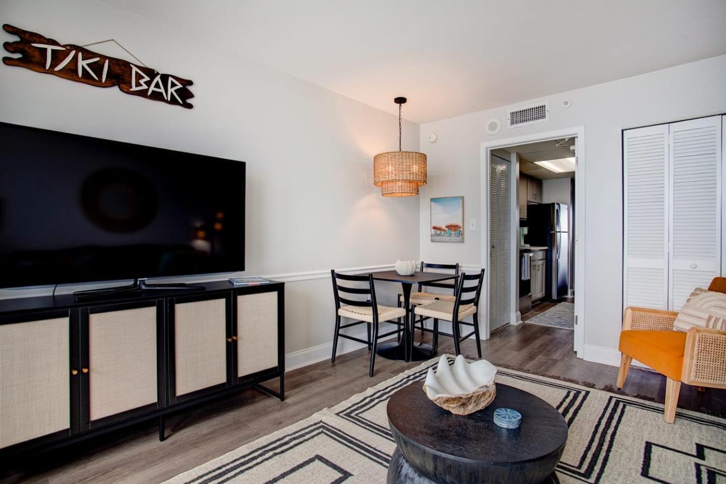 Oceanfront Escape Renovated Suite At Camelot เมอร์เทิลบีช ภายนอก รูปภาพ