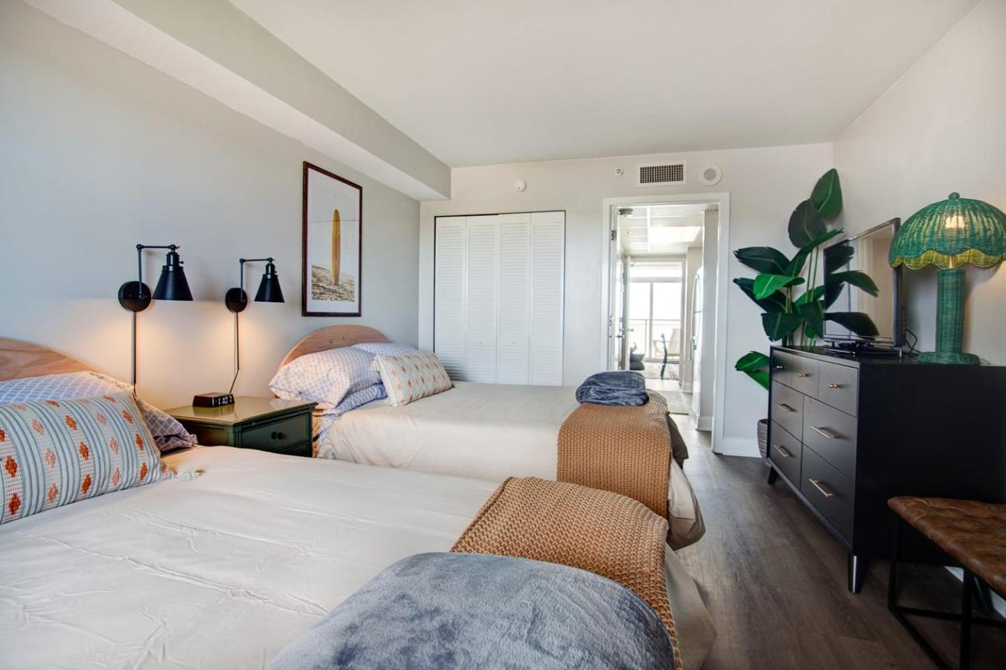 Oceanfront Escape Renovated Suite At Camelot เมอร์เทิลบีช ภายนอก รูปภาพ