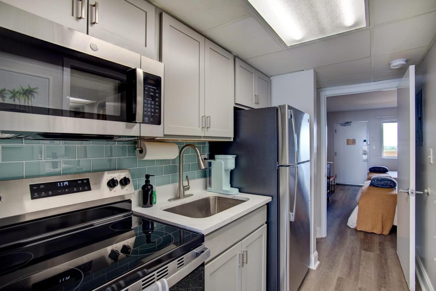 Oceanfront Escape Renovated Suite At Camelot เมอร์เทิลบีช ภายนอก รูปภาพ