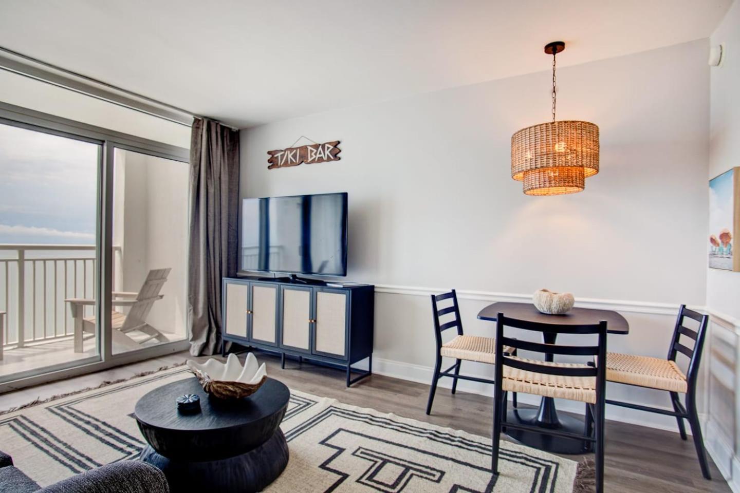 Oceanfront Escape Renovated Suite At Camelot เมอร์เทิลบีช ภายนอก รูปภาพ